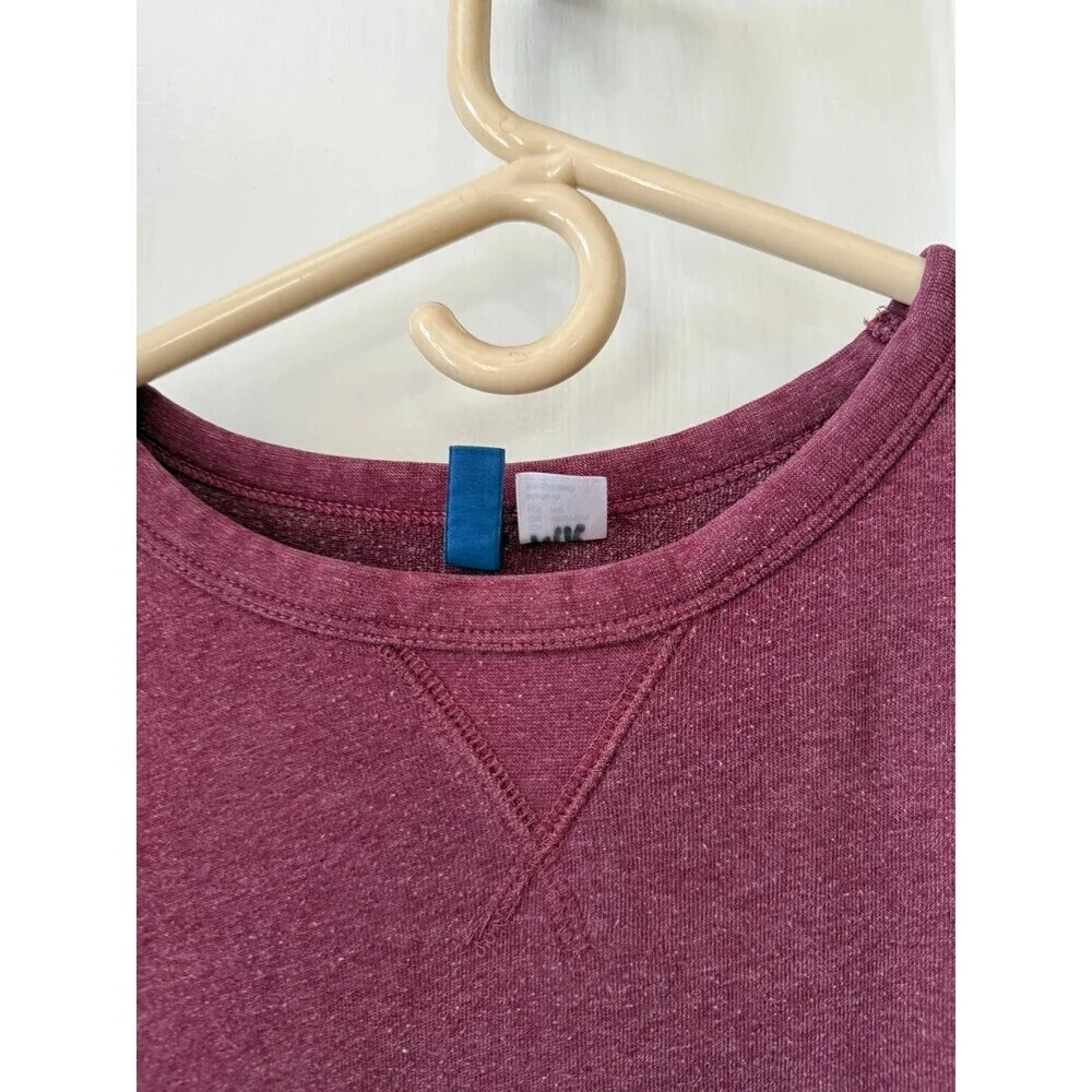 H&M divided men’s size large maroon sweater